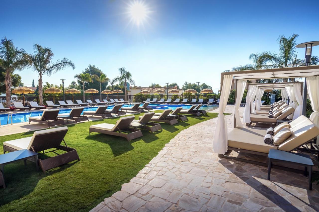 Hotel Barcelo La Nucia Hills Exterior foto The pool at the JW Marriott Scottsdale Camelback Resort and Spa