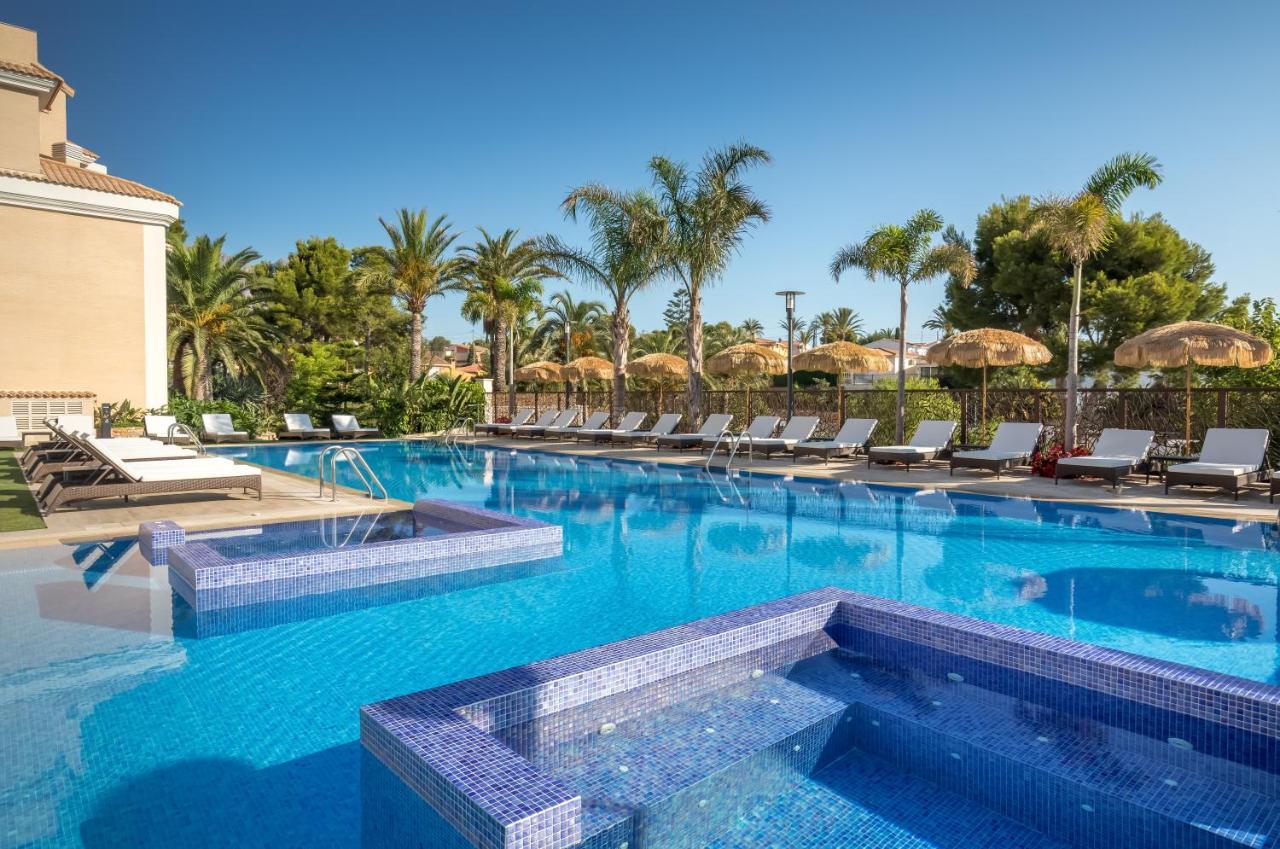 Hotel Barcelo La Nucia Hills Exterior foto The swimming pool at the hotel